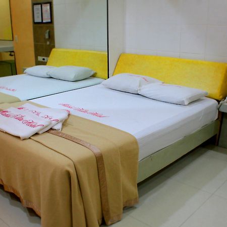 Mahal Kita Drive Inn Pasay Esterno foto