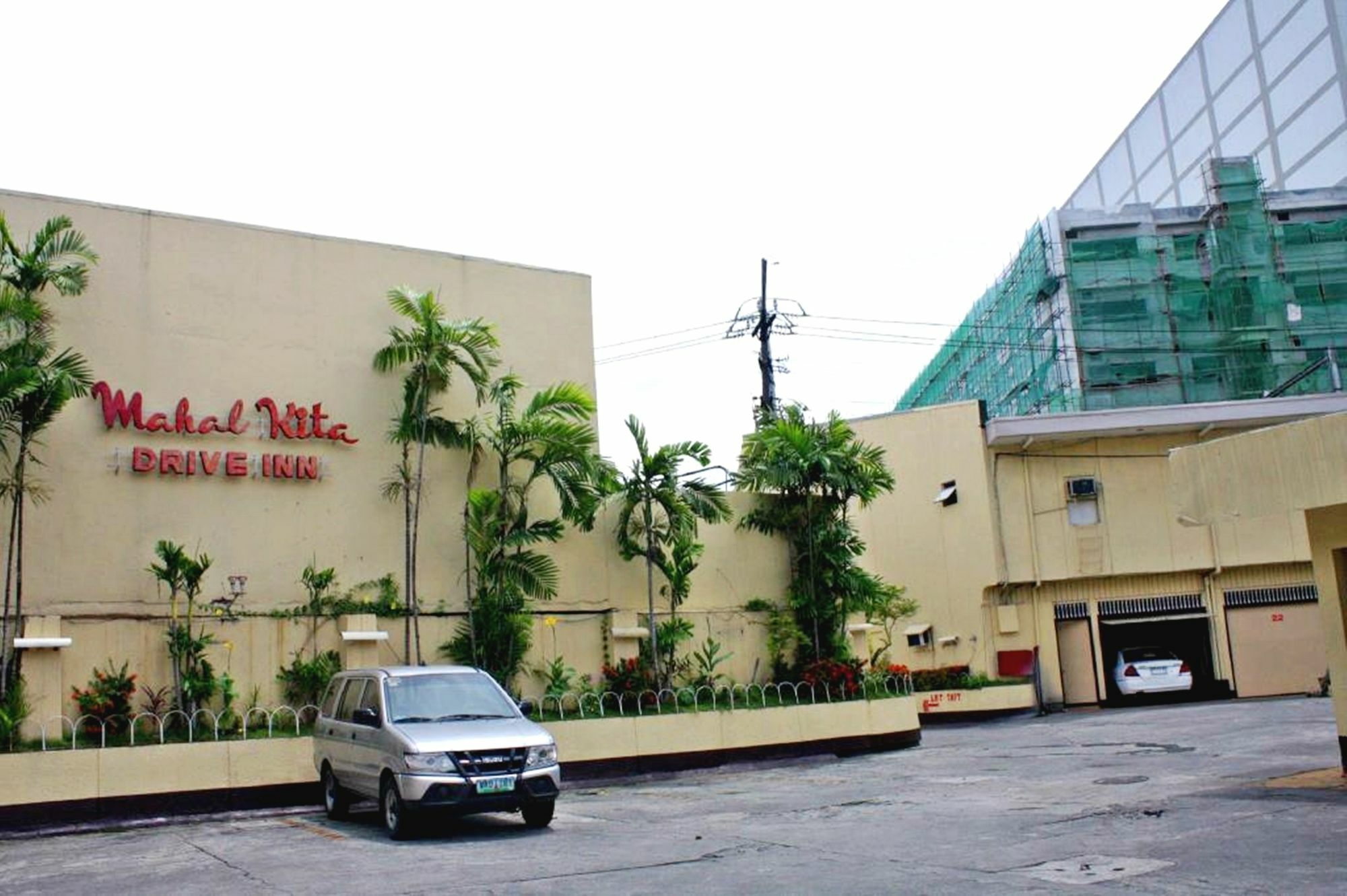Mahal Kita Drive Inn Pasay Esterno foto